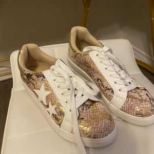 Soda snakeskin star sneakers